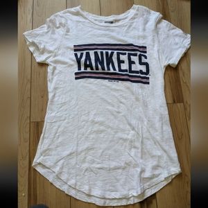 American Eagle Tailgate Women's New York Yankees 2018 MLB White T Shirt Small